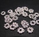 Miniblommor i ljust silver