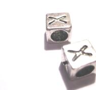 Pärla / hänge -Bokstaven "X"