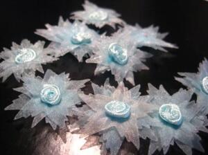 SCRAPBOOKING - Blommor & Blad - Blommor- Ljusblå satin & Organza